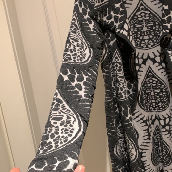 NWOT. Alison Sheri cardigan - Picture 2 of 10